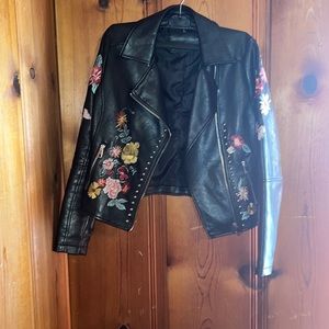 Romeo&Juliet Jacket black with flowers and studs. Polyurethane material. Sz.Smal